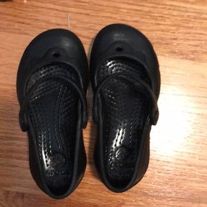 Crocs little girls black Mary Jane size 8/9